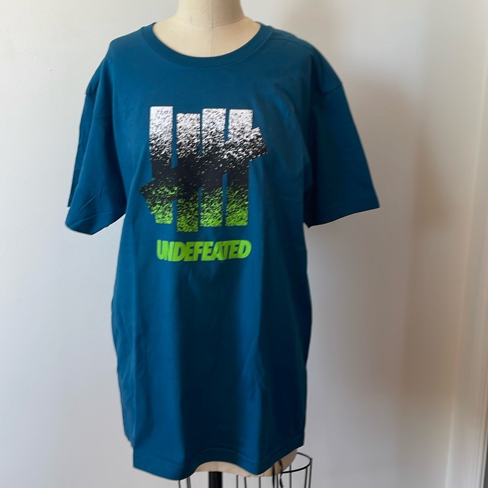 Brand New Undefeated graphic tee